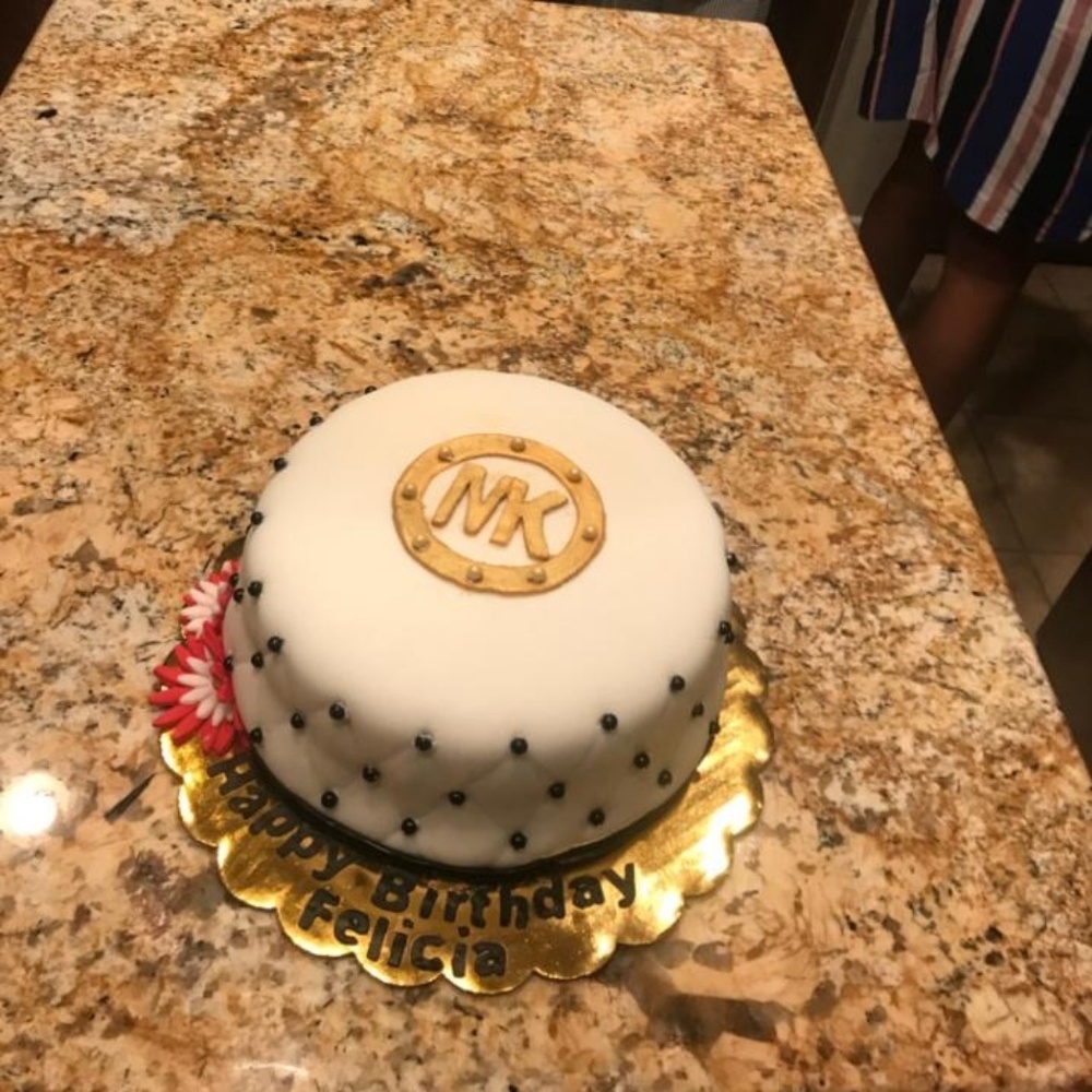 Meet your Posher, Felicia